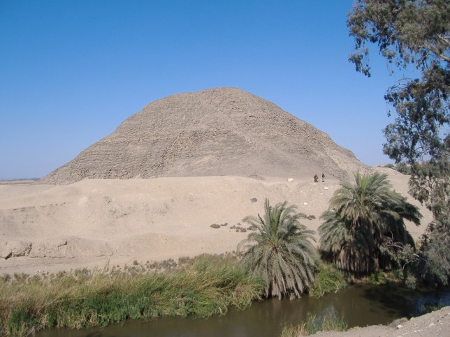https://mdw-travel-data-us-east-1.s3.amazonaws.com/img/country/Egypt/Hawara-Pyramid/img_01.jpg