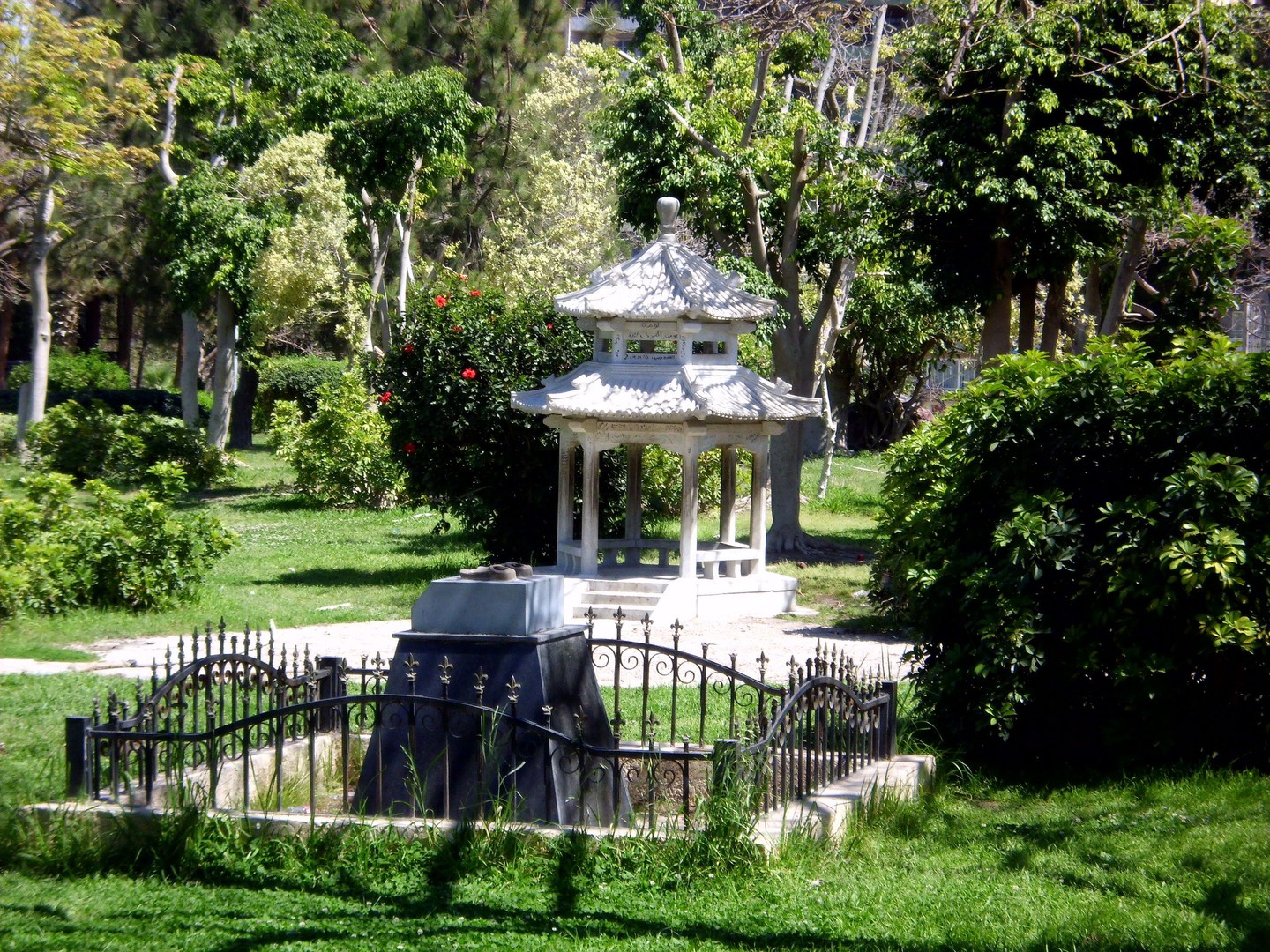 https://mdw-travel-data-us-east-1.s3.amazonaws.com/img/country/Egypt/Horreya-Garden/img_01.jpg
