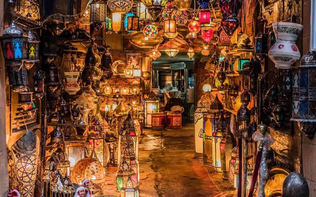 https://mdw-travel-data-us-east-1.s3.amazonaws.com/img/country/Egypt/Khan-El-Khalili-Bazaar/img_02.jpg
