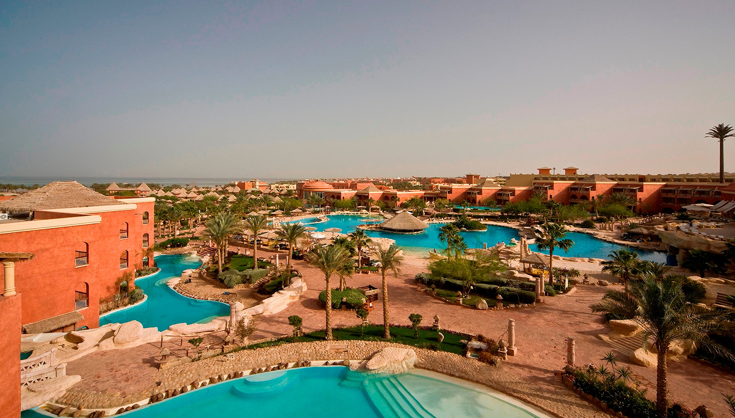 https://mdw-travel-data-us-east-1.s3.amazonaws.com/img/country/Egypt/Laguna-Beach/img_02.jpg