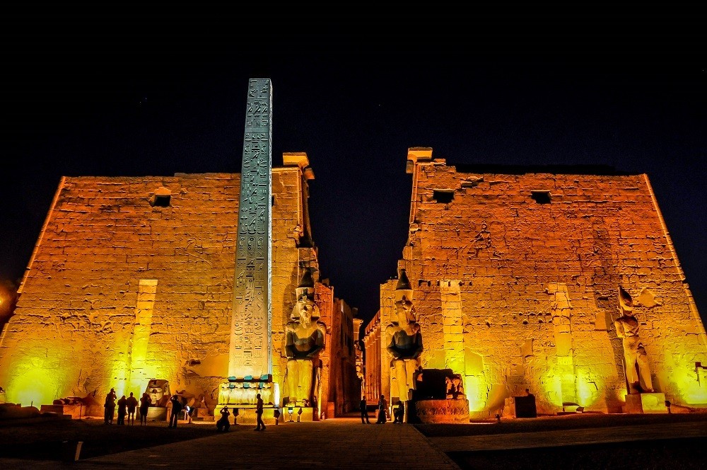 https://mdw-travel-data-us-east-1.s3.amazonaws.com/img/country/Egypt/Luxor-Sound-and-Light-Show/img_02.jpg