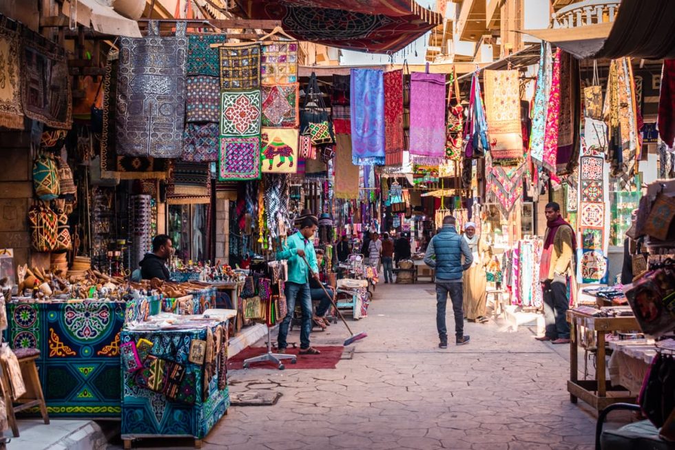 https://mdw-travel-data-us-east-1.s3.amazonaws.com/img/country/Egypt/Luxor-Street-Market/img_01.jpg