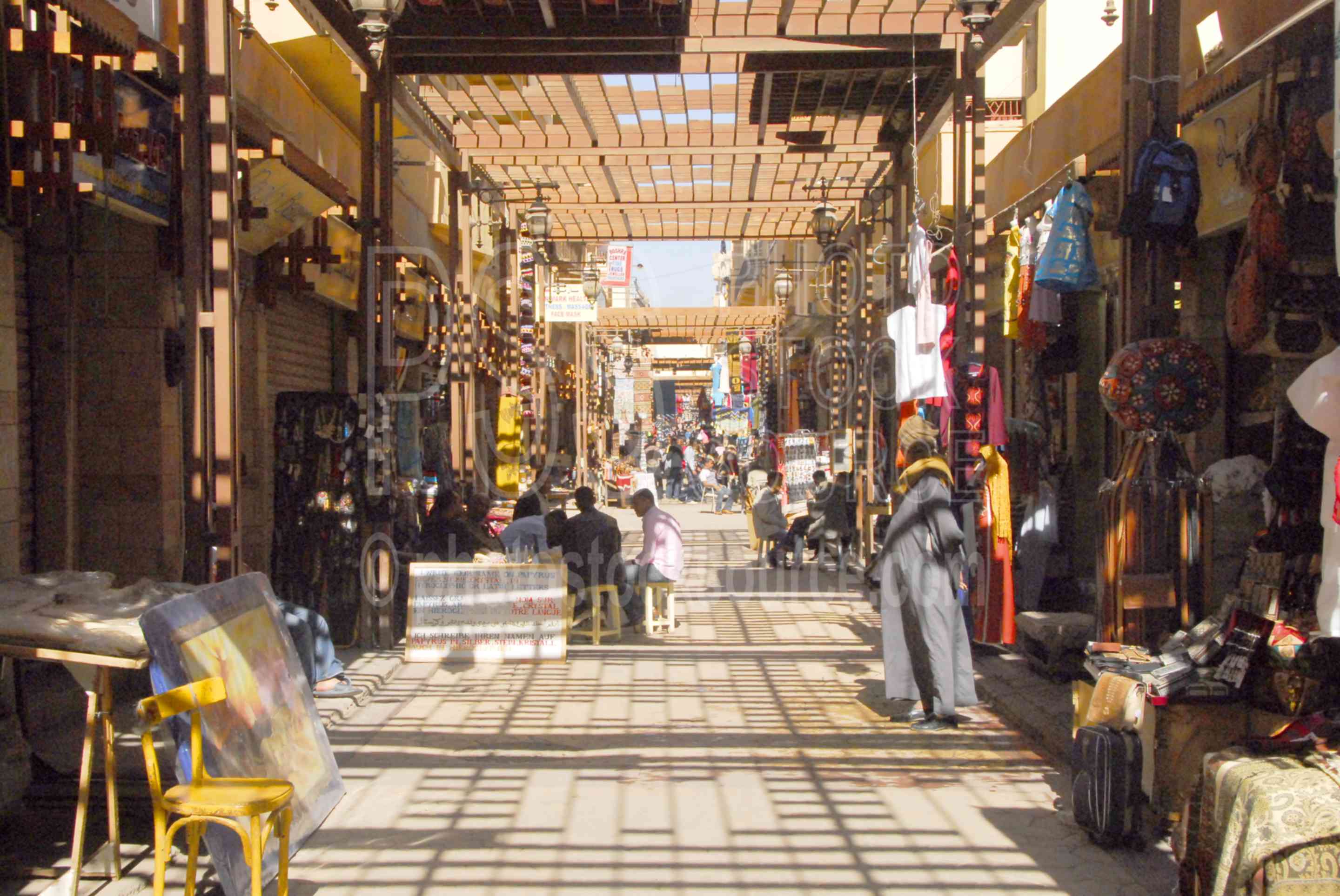 https://mdw-travel-data-us-east-1.s3.amazonaws.com/img/country/Egypt/Luxor-Street-Market/img_03.jpg