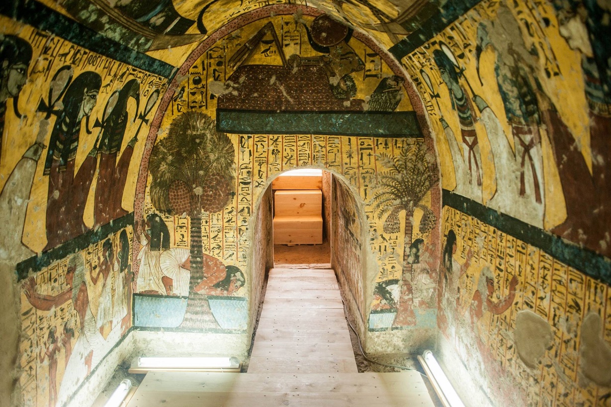 https://mdw-travel-data-us-east-1.s3.amazonaws.com/img/country/Egypt/Luxor-West-Bank-Tombs/img_01.jpg