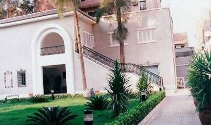 https://mdw-travel-data-us-east-1.s3.amazonaws.com/img/country/Egypt/M-local-nay-of-Taha-Hussein/img_05.jpg