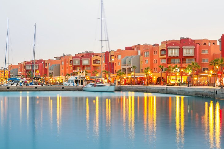 https://mdw-travel-data-us-east-1.s3.amazonaws.com/img/country/Egypt/Marina-Hurghada-Piazza/img_02.jpg