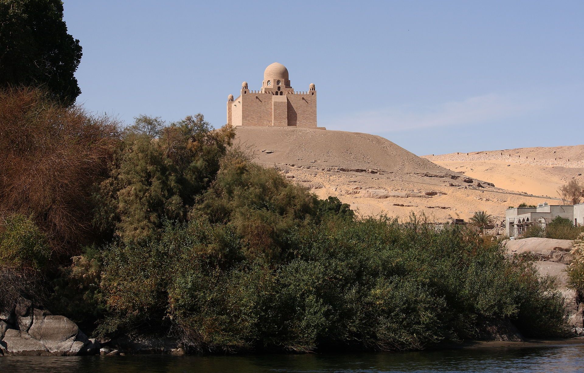 https://mdw-travel-data-us-east-1.s3.amazonaws.com/img/country/Egypt/Mausoleum-of-Aga-Khan/img_03.jpg
