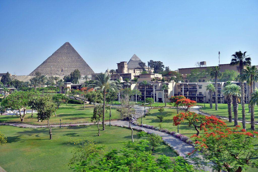 https://mdw-travel-data-us-east-1.s3.amazonaws.com/img/country/Egypt/Mena-House/img_01.jpg