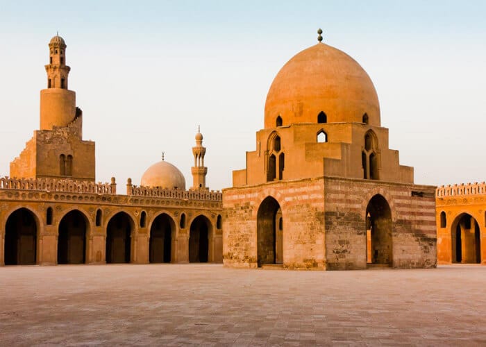 https://mdw-travel-data-us-east-1.s3.amazonaws.com/img/country/Egypt/Mosque-of-Ibn-Tulun/img_00.jpg