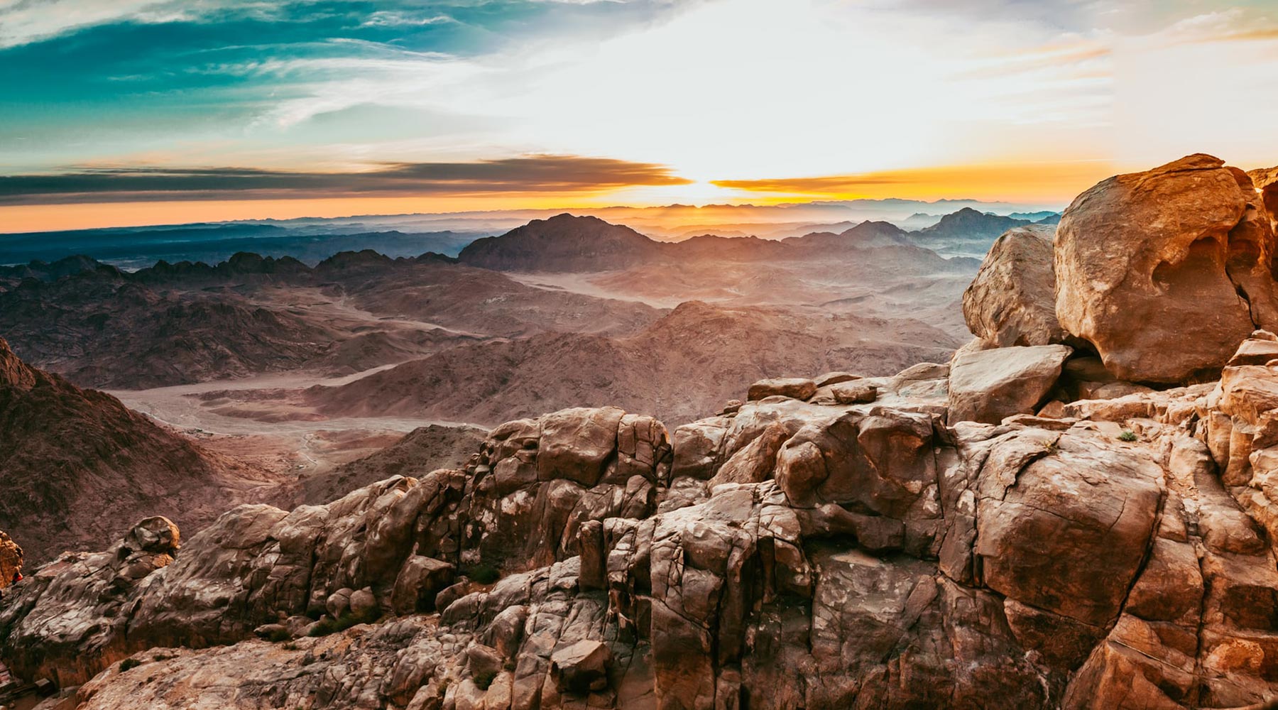 https://mdw-travel-data-us-east-1.s3.amazonaws.com/img/country/Egypt/Mount-Sinai/img_01.jpg