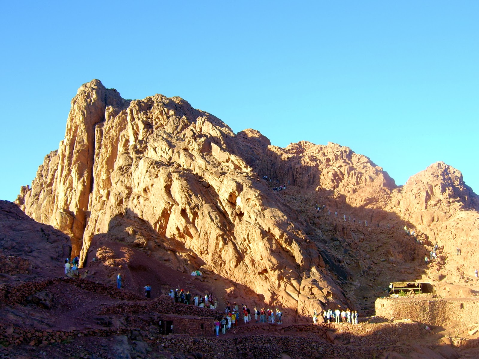 https://mdw-travel-data-us-east-1.s3.amazonaws.com/img/country/Egypt/Mount-Sinai/img_03.jpg