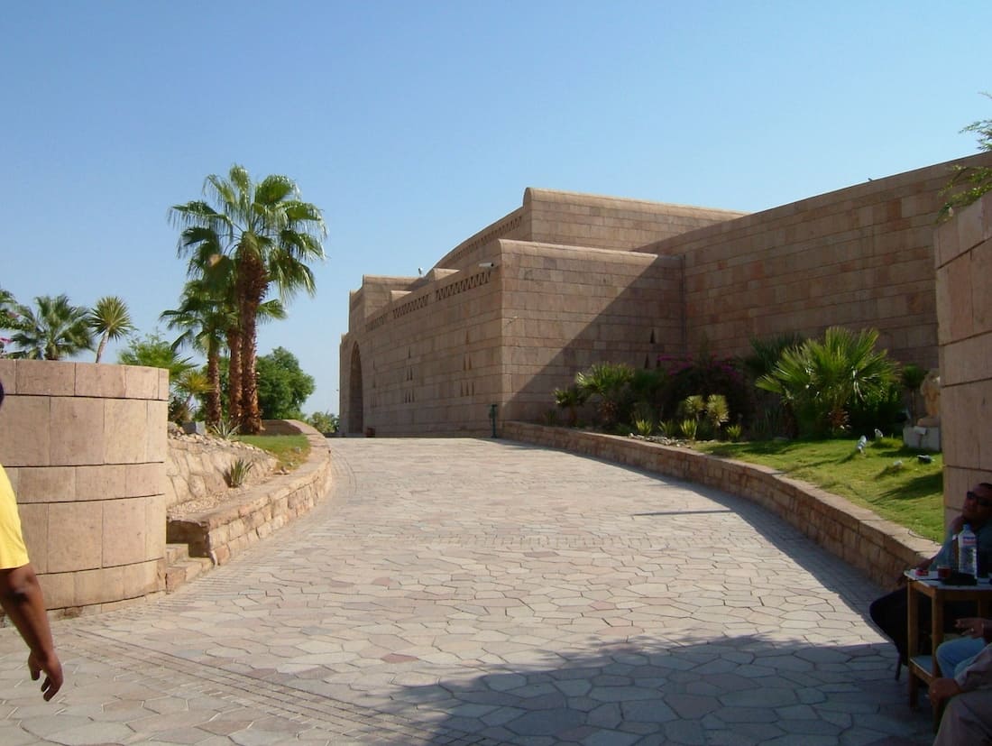 https://mdw-travel-data-us-east-1.s3.amazonaws.com/img/country/Egypt/Nubian-Museum/img_03.jpg
