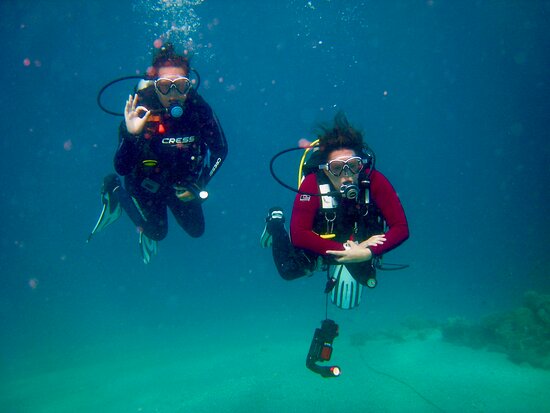 https://mdw-travel-data-us-east-1.s3.amazonaws.com/img/country/Egypt/Pharaoh-Dive-Club/img_02.jpg