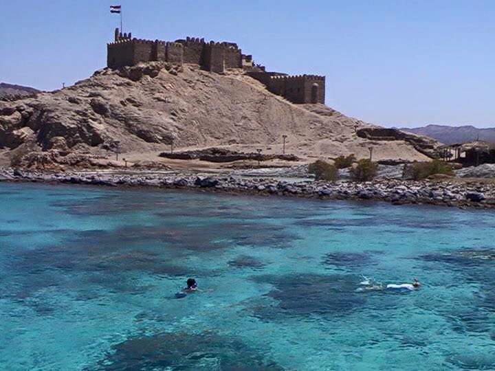 https://mdw-travel-data-us-east-1.s3.amazonaws.com/img/country/Egypt/Pharaohs-Island-Snorkeling/img_01.jpg