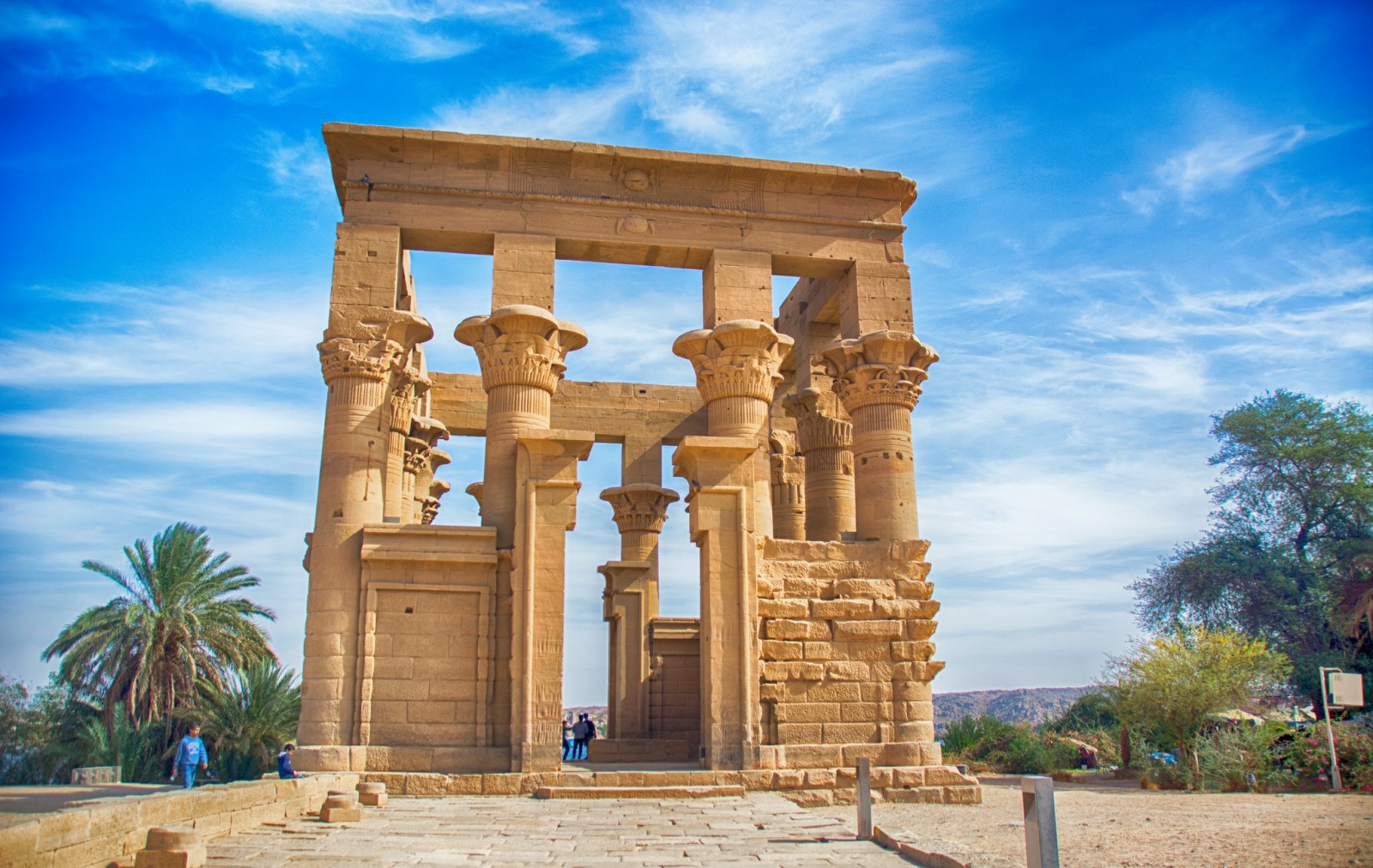 https://mdw-travel-data-us-east-1.s3.amazonaws.com/img/country/Egypt/Philae-Temple/img_01.jpg