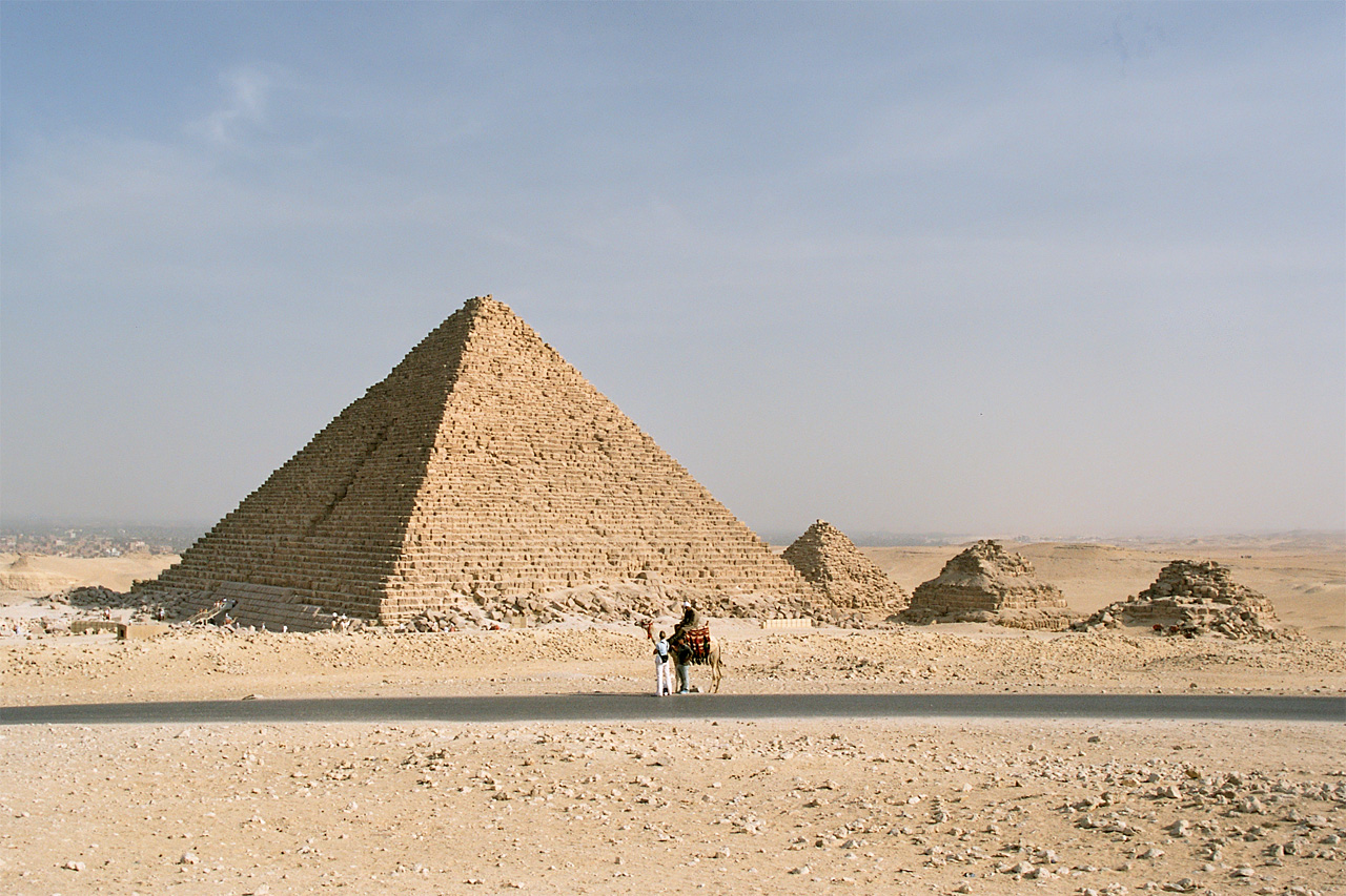 https://mdw-travel-data-us-east-1.s3.amazonaws.com/img/country/Egypt/Pyramid-of-Menkaure/img_01.jpg