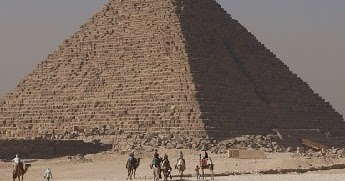 https://mdw-travel-data-us-east-1.s3.amazonaws.com/img/country/Egypt/Pyramid-of-Menkaure/img_03.jpg