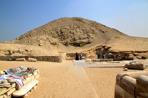 https://mdw-travel-data-us-east-1.s3.amazonaws.com/img/country/Egypt/Pyramid-of-Teti/img_01.jpg