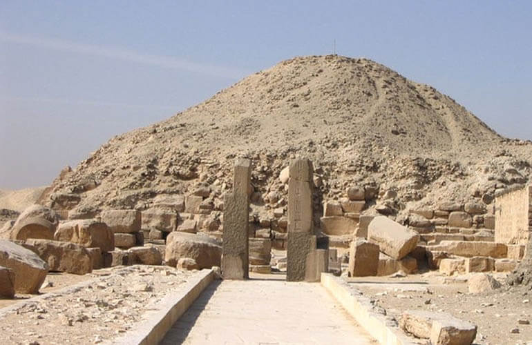 https://mdw-travel-data-us-east-1.s3.amazonaws.com/img/country/Egypt/Pyramid-of-Tetisheri/img_02.jpg