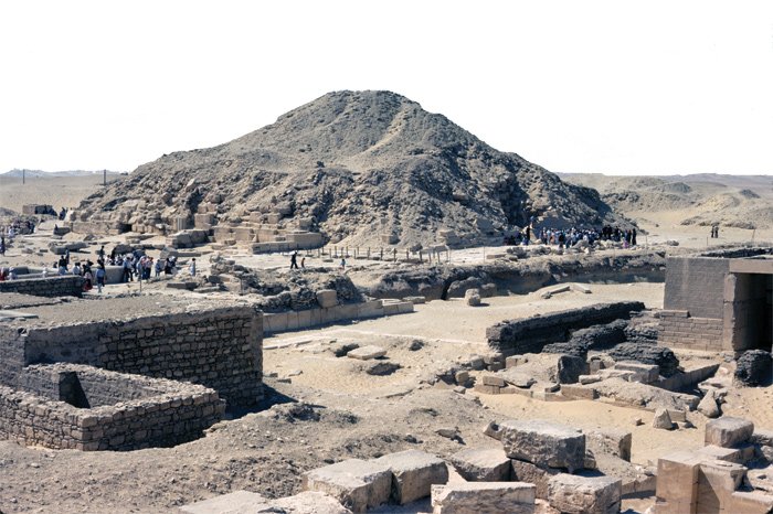 https://mdw-travel-data-us-east-1.s3.amazonaws.com/img/country/Egypt/Pyramid-of-Unas/img_03.jpg