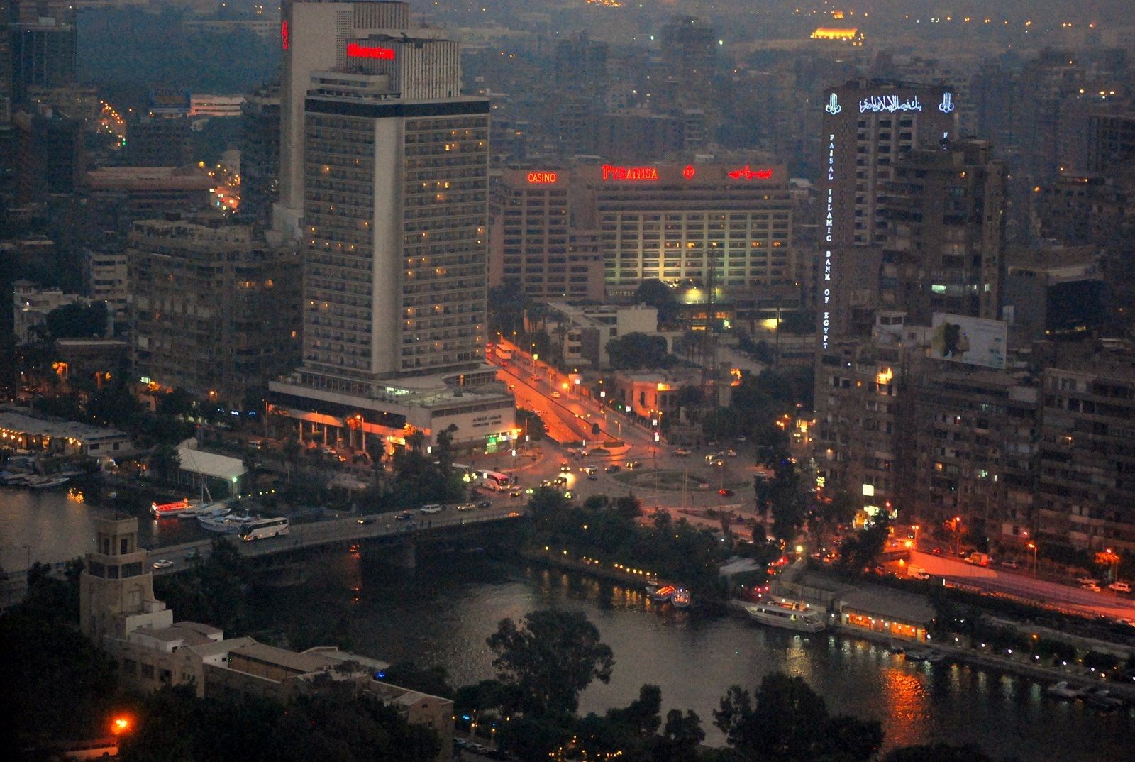 https://mdw-travel-data-us-east-1.s3.amazonaws.com/img/country/Egypt/Qasr-El-Nile-Bridge/img_01.jpg