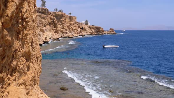 https://mdw-travel-data-us-east-1.s3.amazonaws.com/img/country/Egypt/Rocky-Beach/img_01.jpg