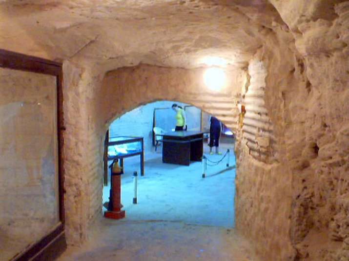 https://mdw-travel-data-us-east-1.s3.amazonaws.com/img/country/Egypt/Rommels-Cave/img_02.jpg