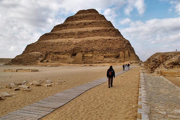 https://mdw-travel-data-us-east-1.s3.amazonaws.com/img/country/Egypt/Saqarra-Pyramid/img_03.jpg