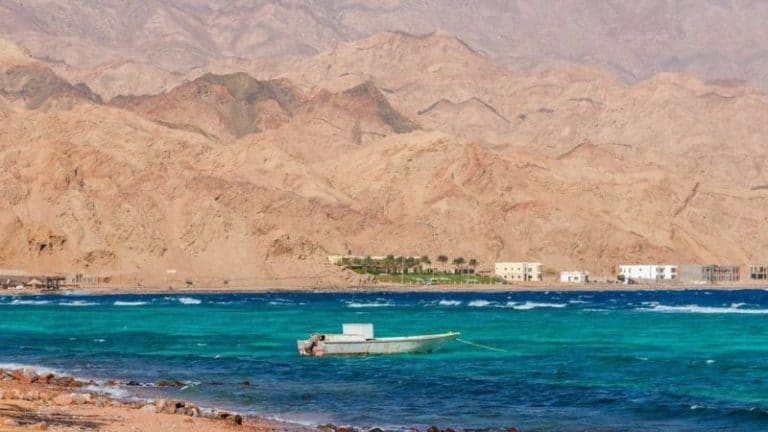 https://mdw-travel-data-us-east-1.s3.amazonaws.com/img/country/Egypt/South-Sinai-Province/img_03.jpg