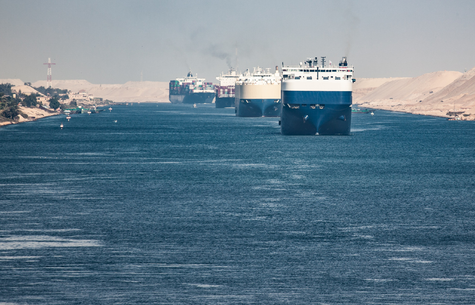 https://mdw-travel-data-us-east-1.s3.amazonaws.com/img/country/Egypt/Suez-Canal/img_01.jpg