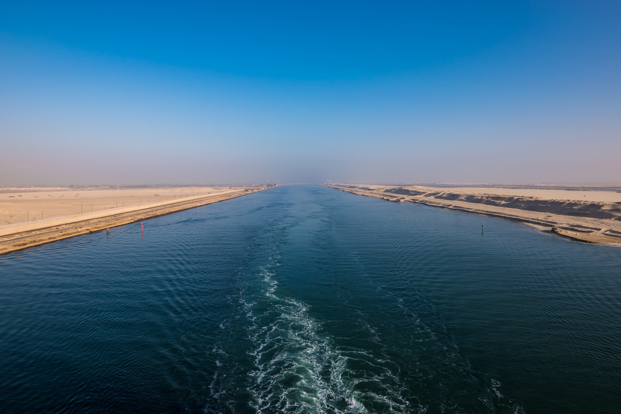 https://mdw-travel-data-us-east-1.s3.amazonaws.com/img/country/Egypt/Suez-Canal/img_03.jpg