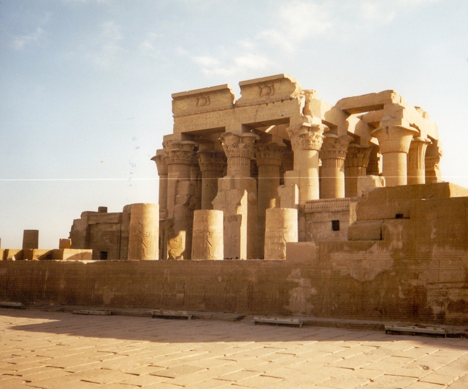 https://mdw-travel-data-us-east-1.s3.amazonaws.com/img/country/Egypt/Temple-of-Kom-Ombo/img_01.jpg