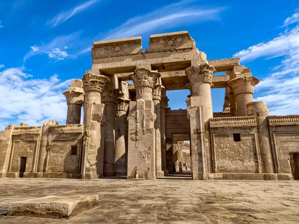 https://mdw-travel-data-us-east-1.s3.amazonaws.com/img/country/Egypt/Temple-of-Kom-Ombo/img_02.jpg
