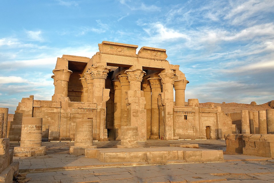 https://mdw-travel-data-us-east-1.s3.amazonaws.com/img/country/Egypt/Temple-of-Kom-Ombo/img_03.jpg