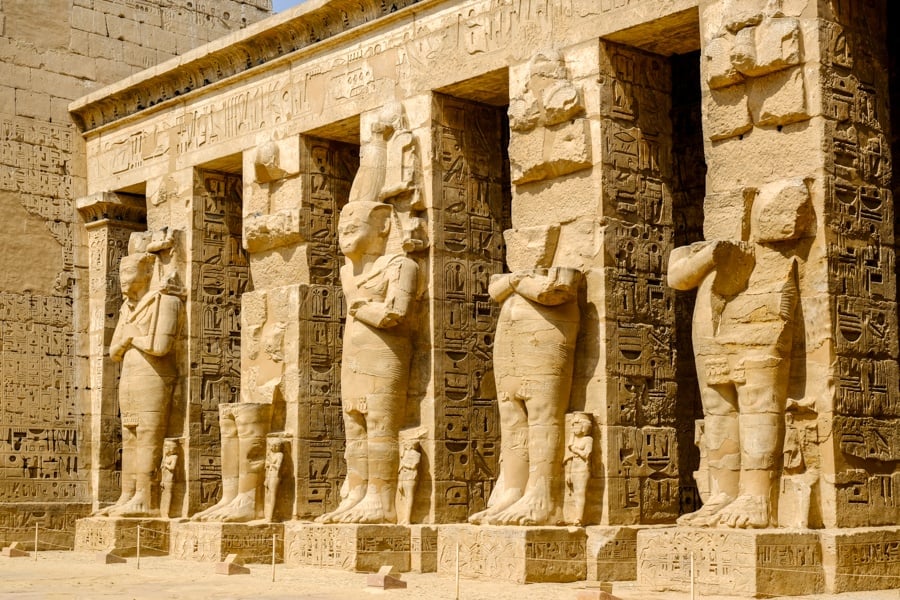 https://mdw-travel-data-us-east-1.s3.amazonaws.com/img/country/Egypt/Temple-of-Medinat-Habu/img_02.jpg