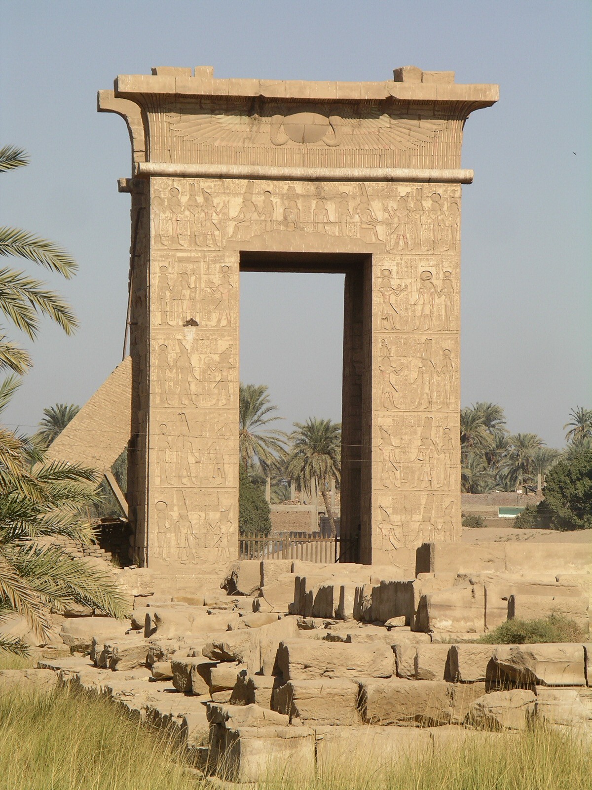 https://mdw-travel-data-us-east-1.s3.amazonaws.com/img/country/Egypt/Temple-of-Montu/img_03.jpg