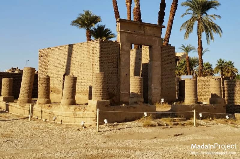 https://mdw-travel-data-us-east-1.s3.amazonaws.com/img/country/Egypt/Temple-of-Serapis/img_02.jpg