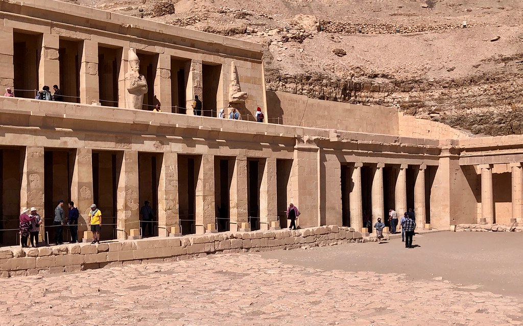 https://mdw-travel-data-us-east-1.s3.amazonaws.com/img/country/Egypt/Thebes-Necropolis/img_03.jpg