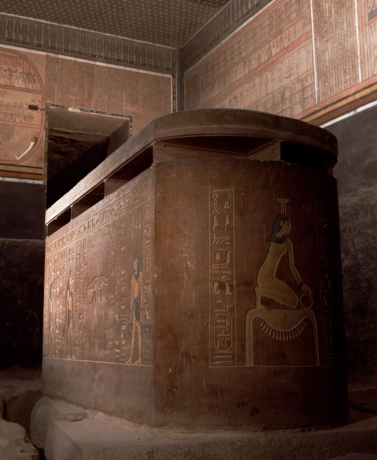 https://mdw-travel-data-us-east-1.s3.amazonaws.com/img/country/Egypt/Tomb-of-Amenhotep-II/img_01.jpg