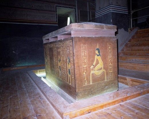 https://mdw-travel-data-us-east-1.s3.amazonaws.com/img/country/Egypt/Tomb-of-Amenhotep-II/img_03.jpg
