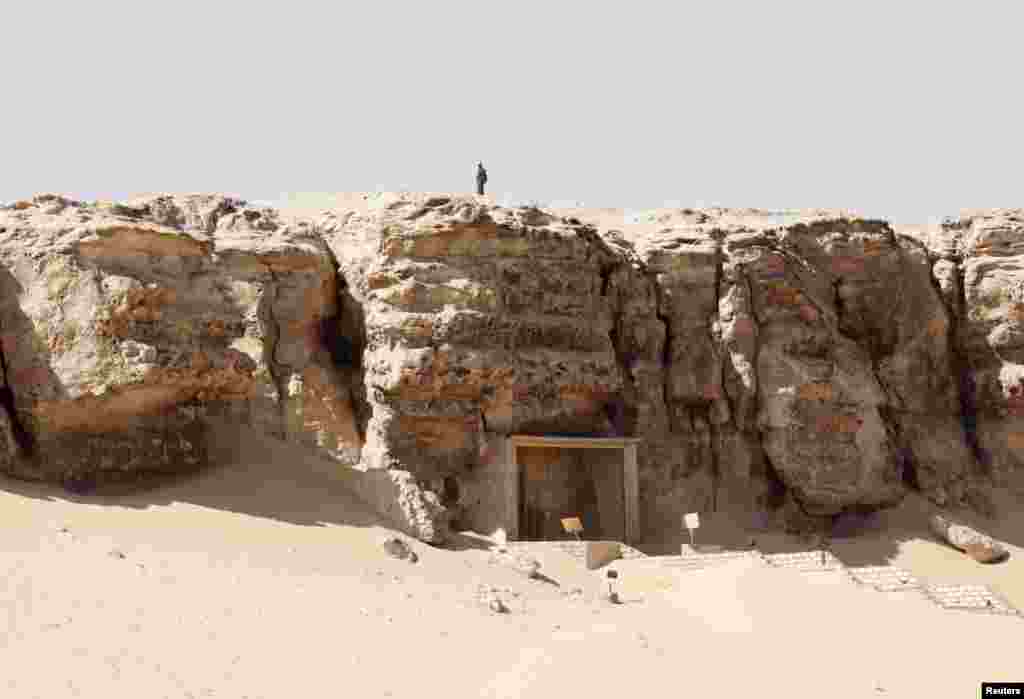 https://mdw-travel-data-us-east-1.s3.amazonaws.com/img/country/Egypt/Tuna-Al-Gabal-Necropolis/img_02.jpg