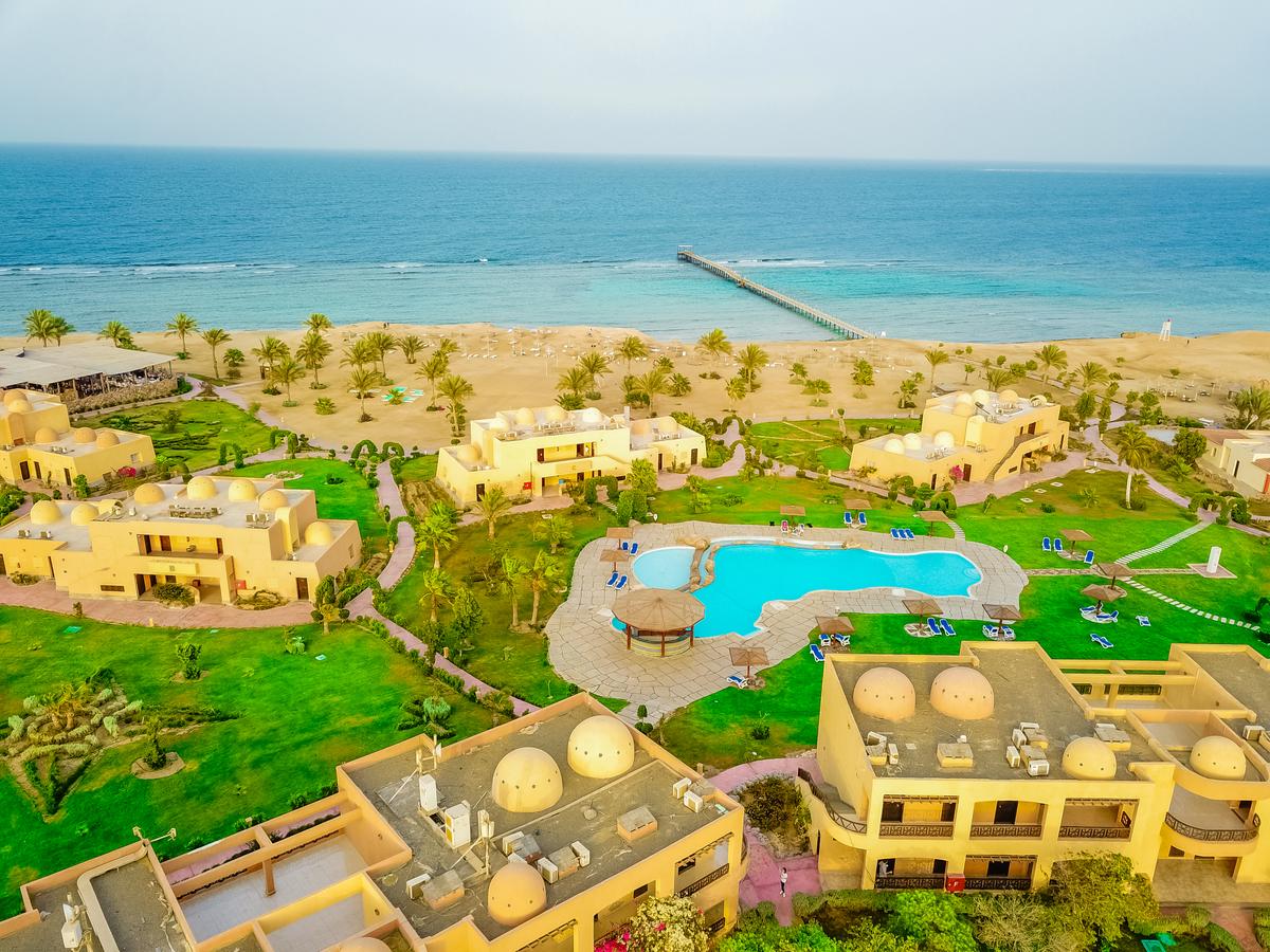 https://mdw-travel-data-us-east-1.s3.amazonaws.com/img/country/Egypt/Wadi-Lahmy-Azur-Resort/img_03.jpg