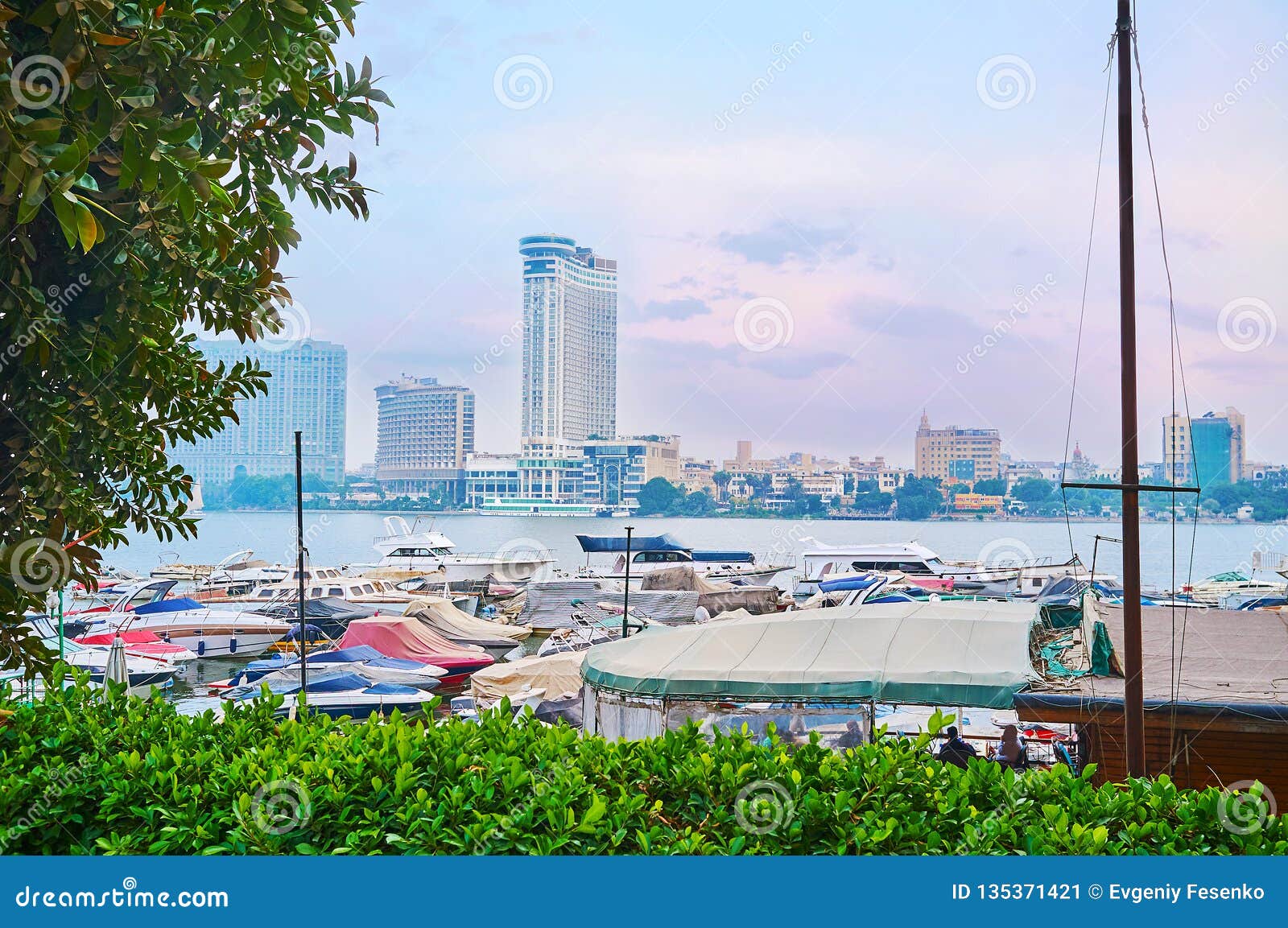 https://mdw-travel-data-us-east-1.s3.amazonaws.com/img/country/Egypt/Yacht-Club/img_03.jpg