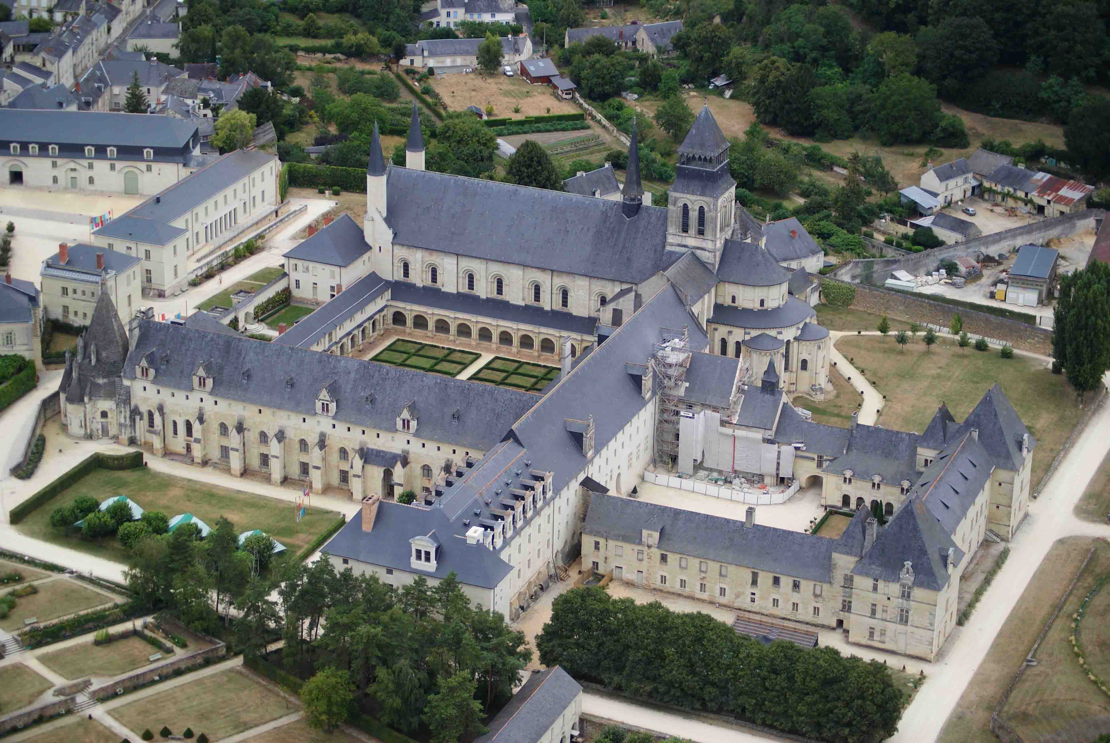 https://mdw-travel-data-us-east-1.s3.amazonaws.com/img/country/France/Abbaye-Royale-de-Fontevraud/img_02.jpg