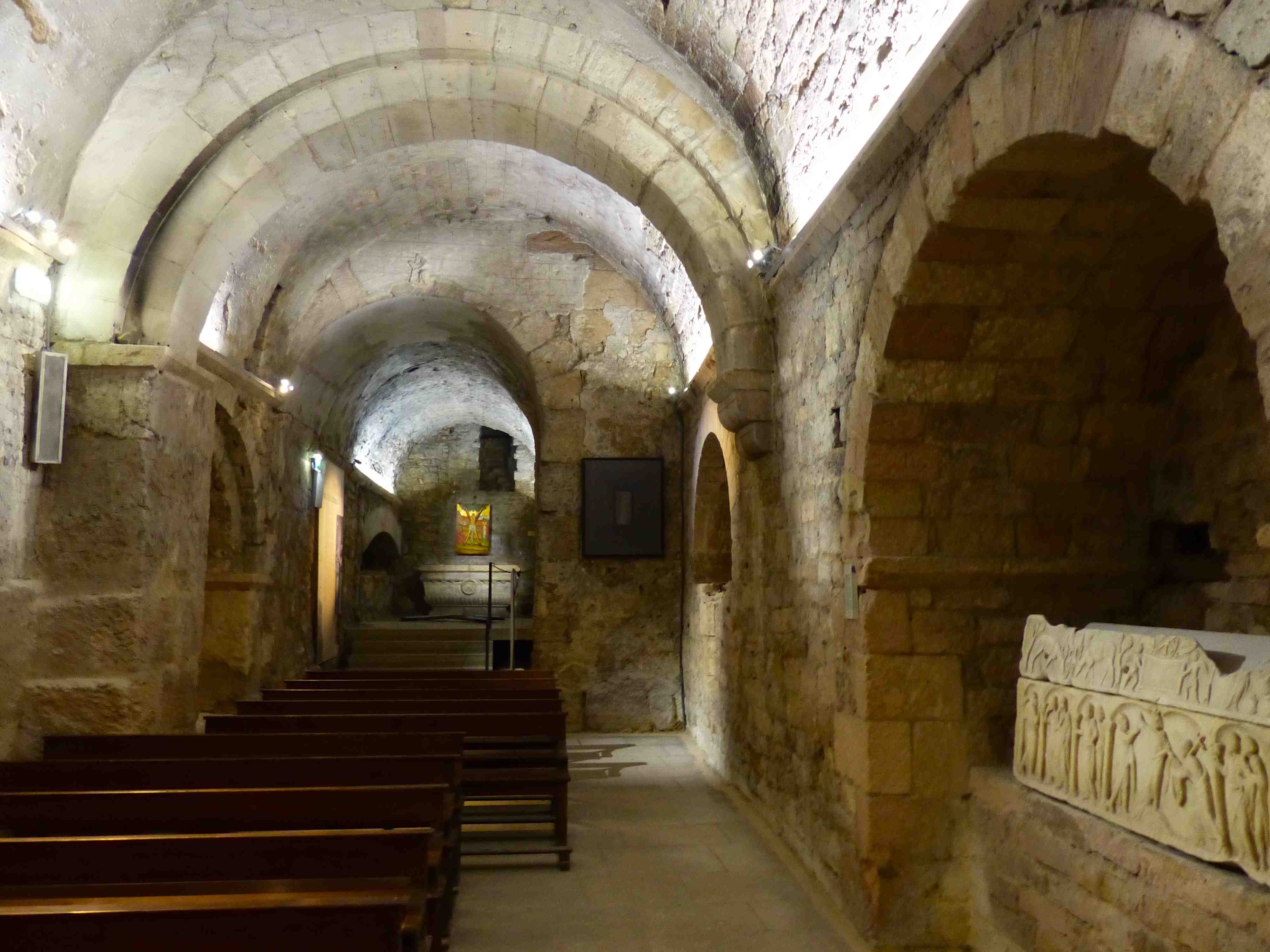 https://mdw-travel-data-us-east-1.s3.amazonaws.com/img/country/France/Abbaye-Saint-Victor/img_03.jpg