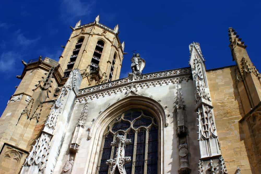 https://mdw-travel-data-us-east-1.s3.amazonaws.com/img/country/France/Aix-Cathedral/img_02.jpg