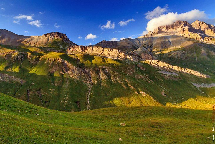 https://mdw-travel-data-us-east-1.s3.amazonaws.com/img/country/France/Alps-Studios/img_03.jpg