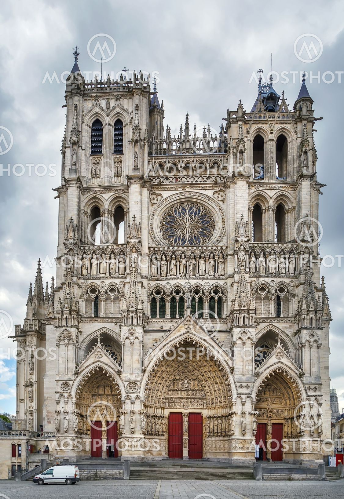 https://mdw-travel-data-us-east-1.s3.amazonaws.com/img/country/France/Amiens-Cathedral/img_01.jpg