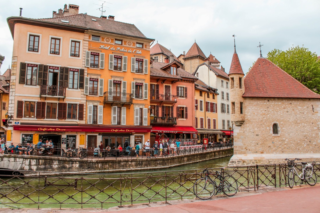 https://mdw-travel-data-us-east-1.s3.amazonaws.com/img/country/France/Annecy-Castle/img_01.jpg