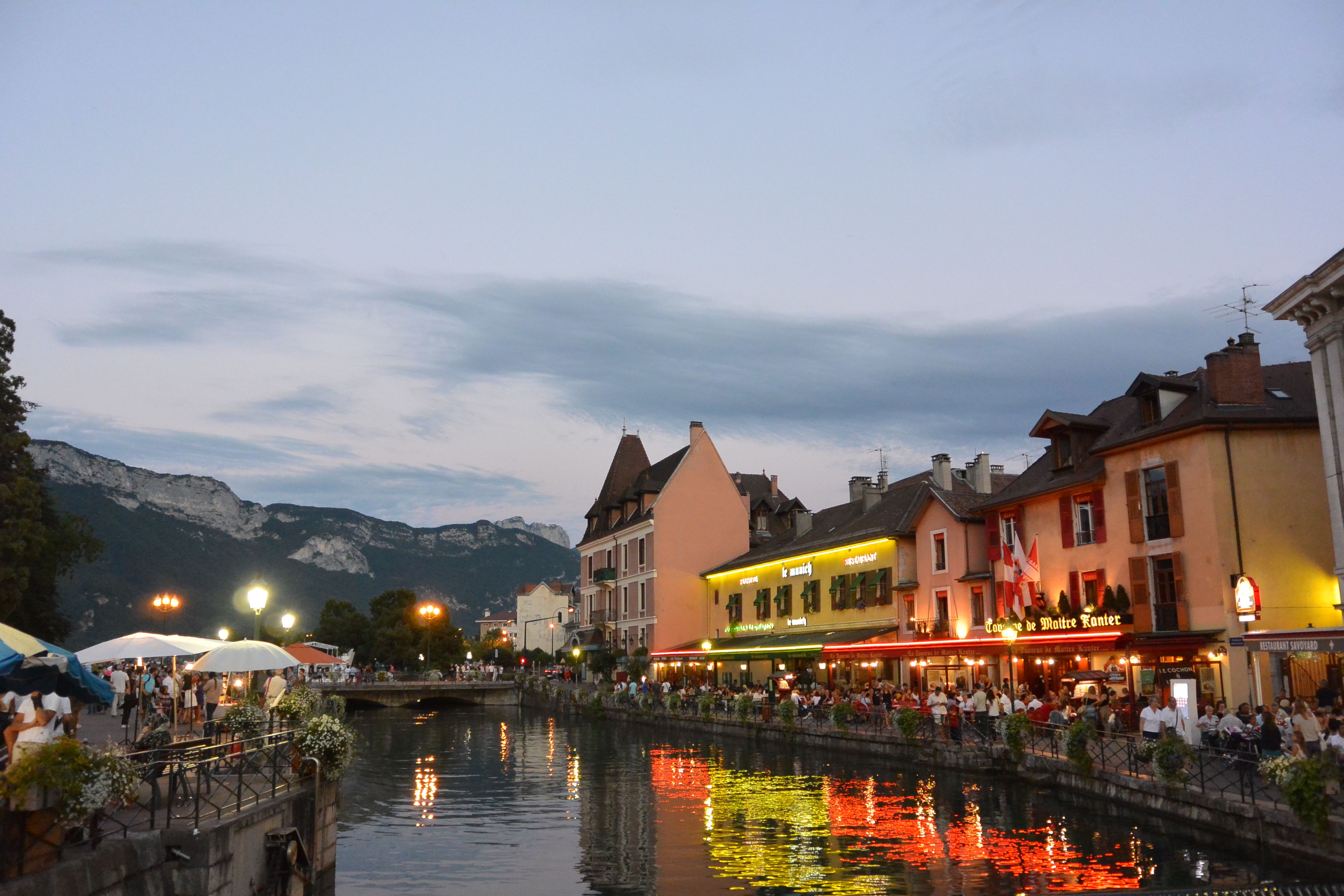 https://mdw-travel-data-us-east-1.s3.amazonaws.com/img/country/France/Annecy-Castle/img_05.jpg